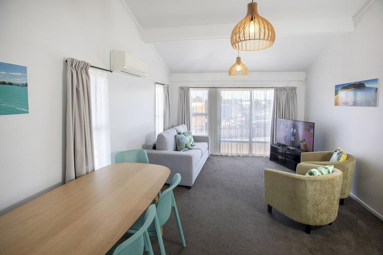 Bedroom, Tahuna Beach Holiday Park, Nelson