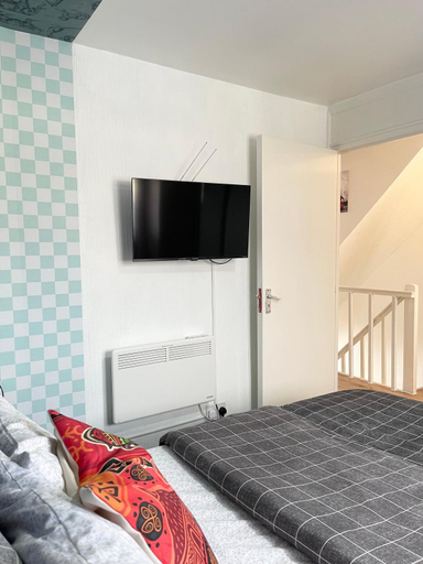 2, Shepherds House Spacious 3/4 Bedroom, London