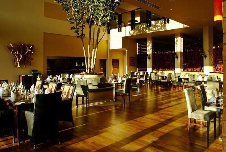 Food & Drinks 5, Holiday Inn London Chessington, London