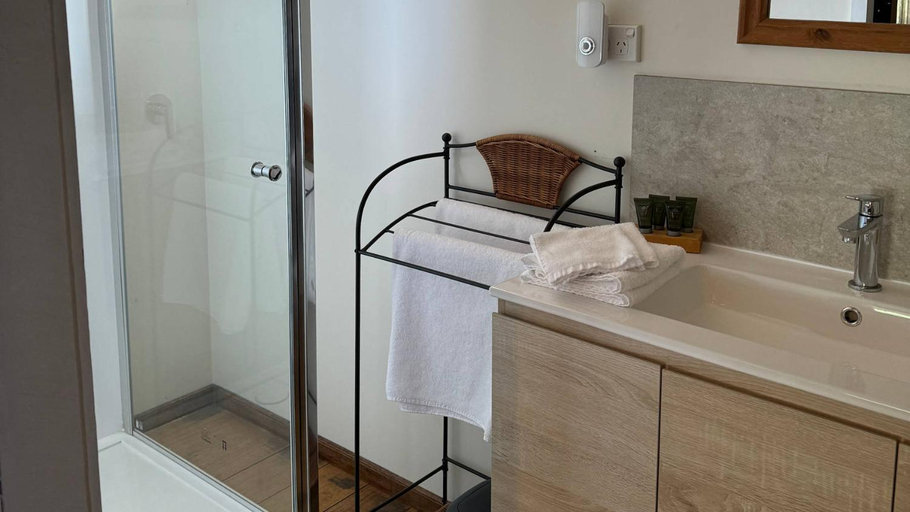 Bathroom 3, Brickendon, Northern Midlands - Pt B