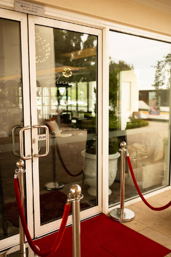 Food & Drinks 5, CBD Apartments by the International, Wagga Wagga - Pt A