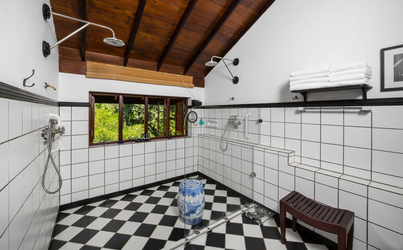 Bathroom 5, Clingendael Hotel, Medadumbara