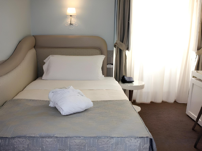 Bedroom 2, Oriente Hotel, Bari