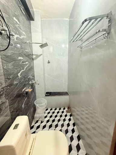 Bathroom 4, Shanti Vilas Hotel, Jaipur