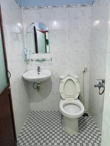 Bathroom, Nha Nghi Hai Đang, Qui Nhơn