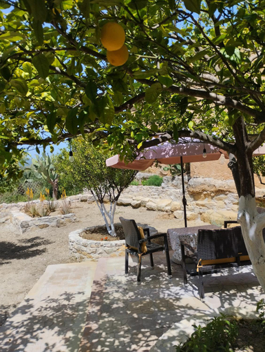 Others 2, Liza's Place, Crete