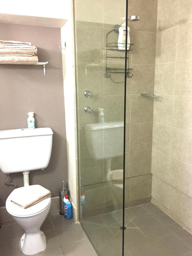 Bathroom 4, Seafront Studio The Strand, North Ward-Castle Hill