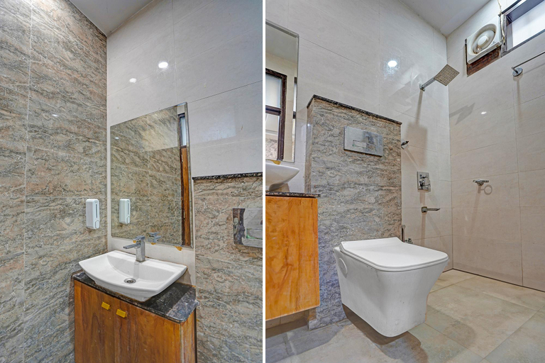 Bathroom 3, Via Shubh Palace, Mathura