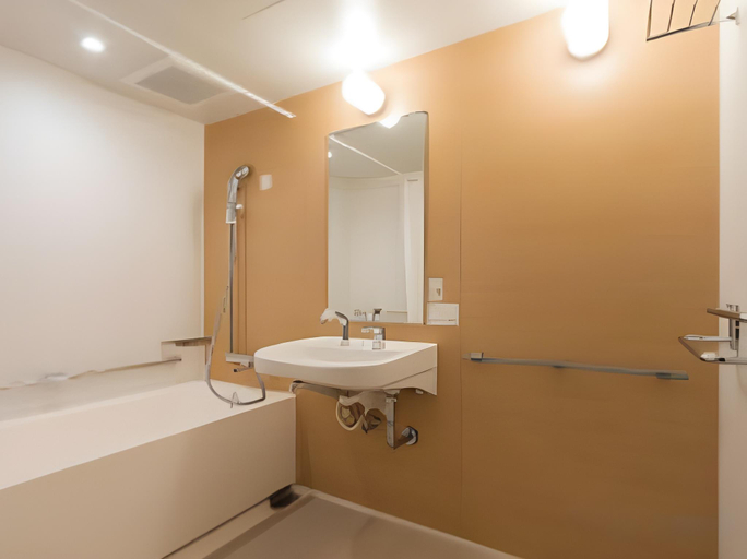 Bathroom 4, Nesthotel alt. Kuramae Station, Taitō