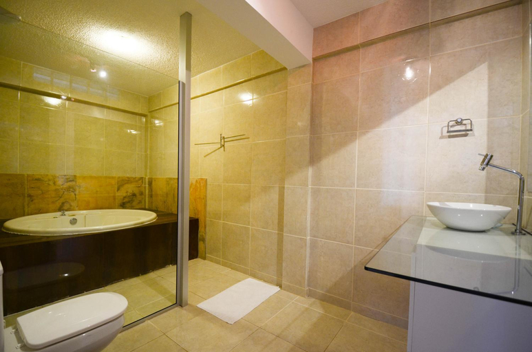 Bathroom 2, Vila 4 Amigos, Natal