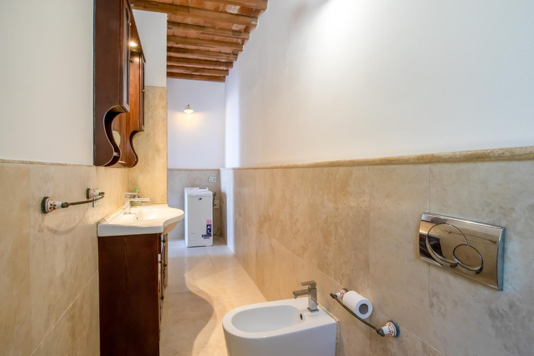 Bathroom 1, Villa Porticciolo, Livorno