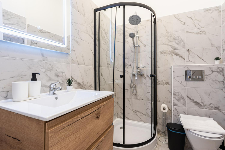 Bathroom 3, KL31 - Urban Escape - Prime Location - Klauzal Square by BQA, Budapesti