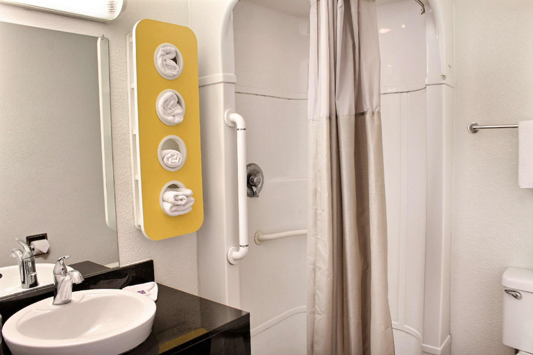 Bathroom 4, Motel 6 Prescott, AZ, Yavapai