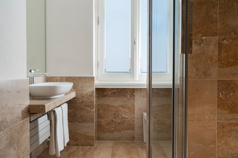 Bathroom 4, Hotel Orto de' Medici, Florence
