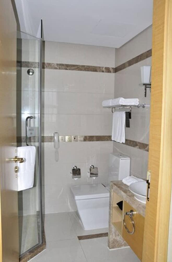 Bathroom 4, Regal Plaza Hotel & Residence Waigaoqiao, Shanghai
