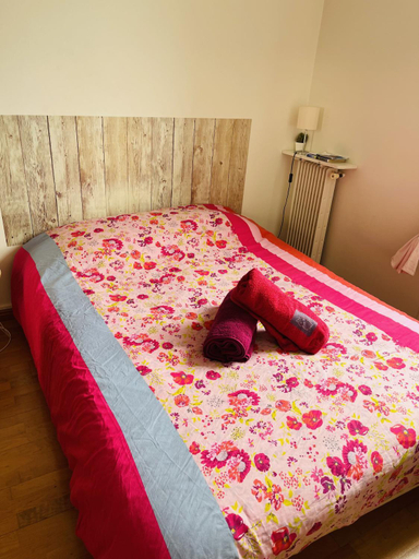 Others 3, Chambre privee - Place Verdun Tours, Indre-et-Loire