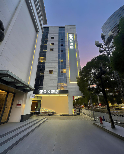 Exterior & Views