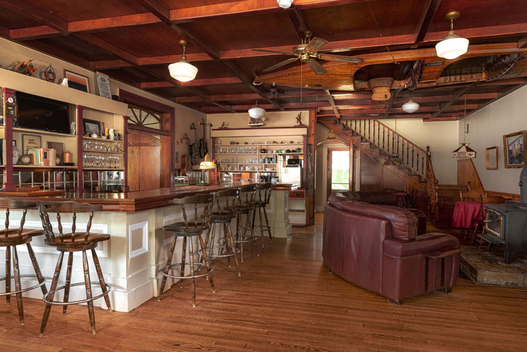 Food & Drinks 5, Port Albert Inn, Huron