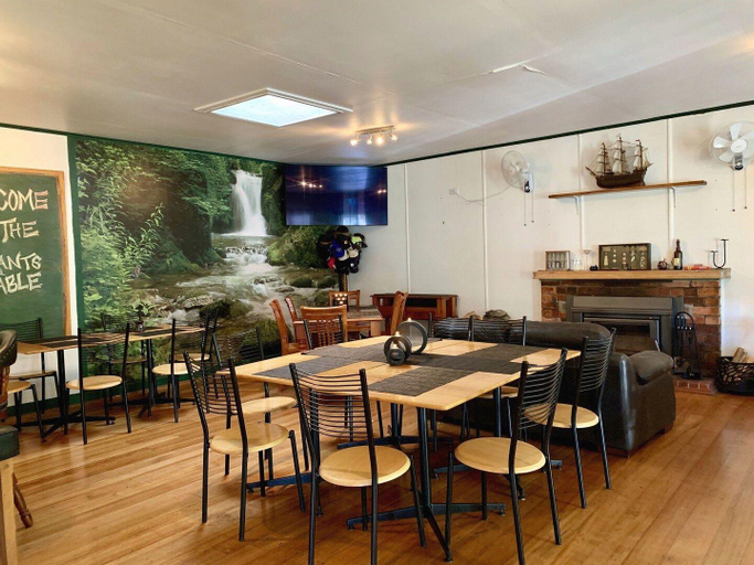 Food & Drinks 4, Giants Table and Cottages, Derwent Valley