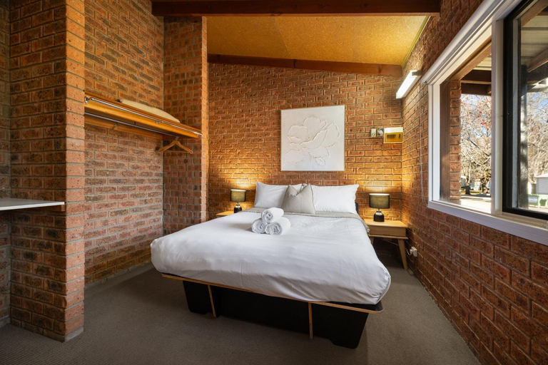 Bedroom 3, Bright Porepunkah Holiday Park, Alpine - East