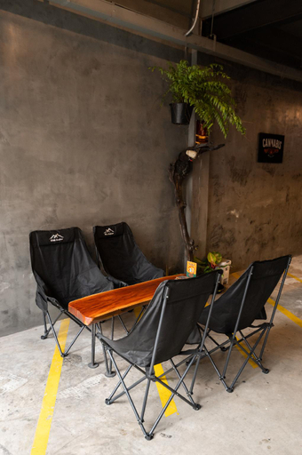 Shared lounge/TV area 3, Another High Away Hostel Bangkok, Bang Kruai