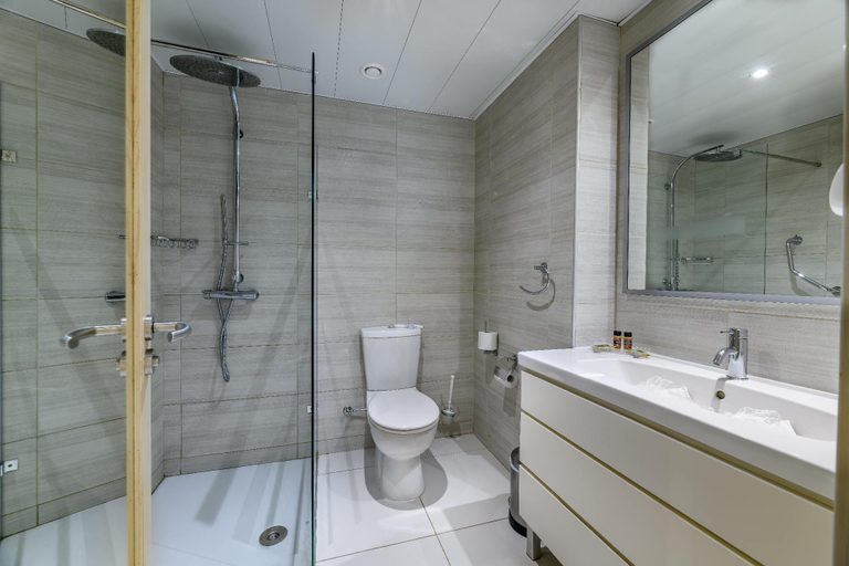 Bathroom 5, Tasia Maris Oasis