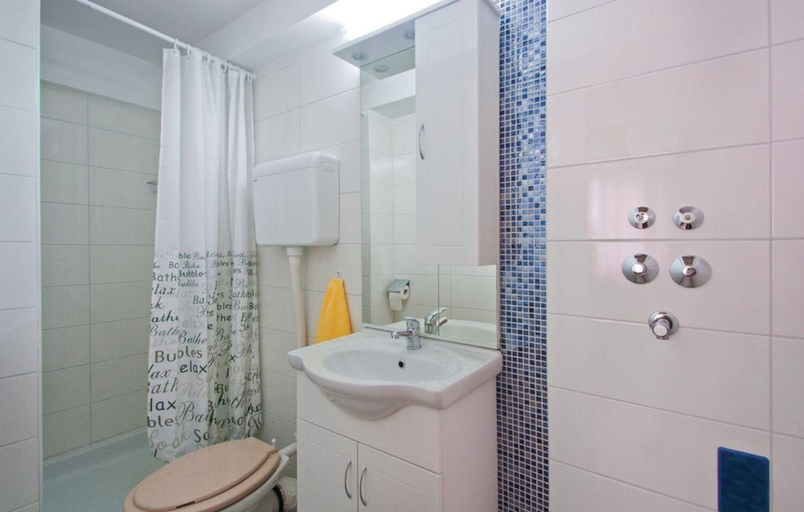 Bathroom 2, Apartments Svjetlana, Pula
