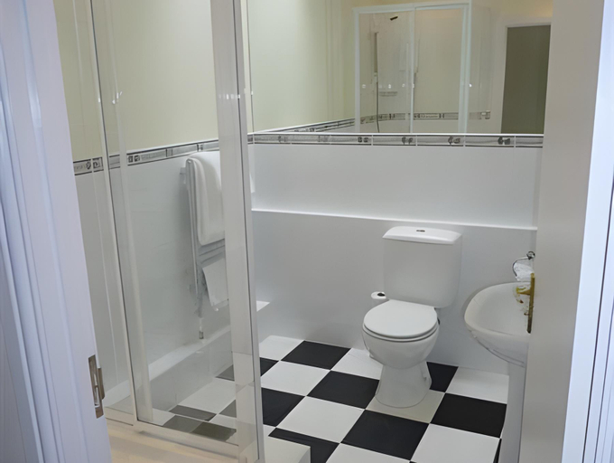 Bathroom 3, Manor Inn Galmpton, Devon