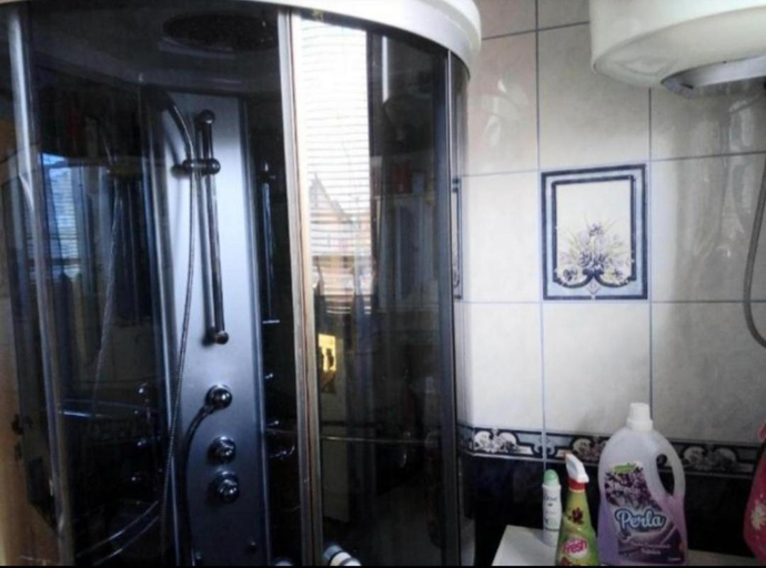 Bathroom 5, Bus Station Hostel, Peć