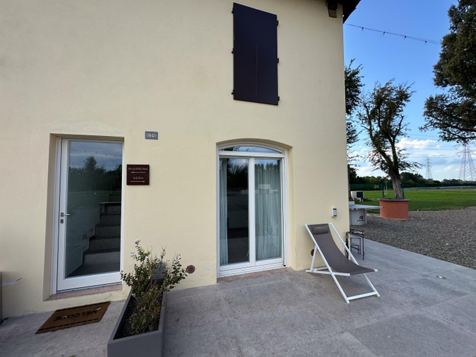 Others 3, Villa Iris, Modena