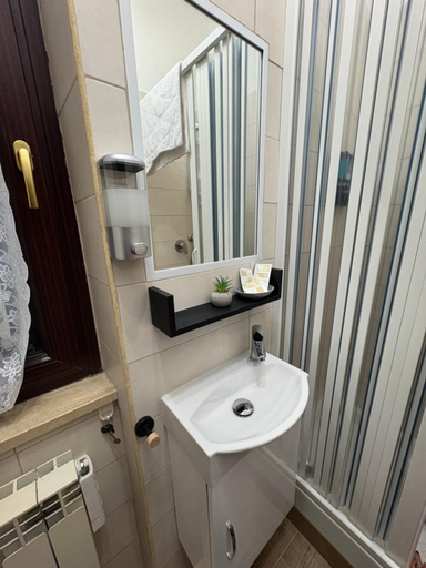Bathroom, PinaGerardoHoliday, Rome