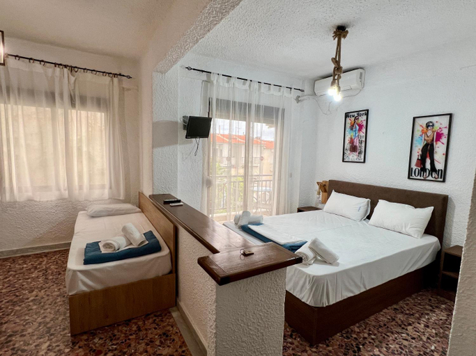 Bedroom 2, Pelekan rooms and apartments Athina 32, Central Macedonia