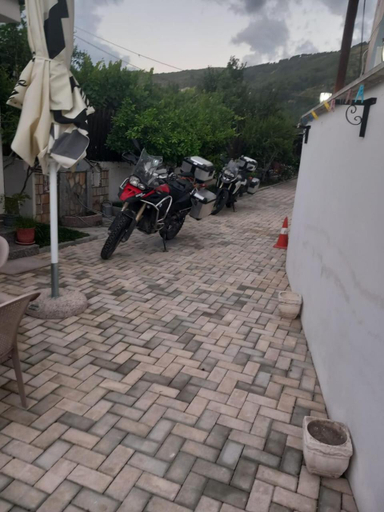 Others 3, Guest House ESANBJA, Beratit
