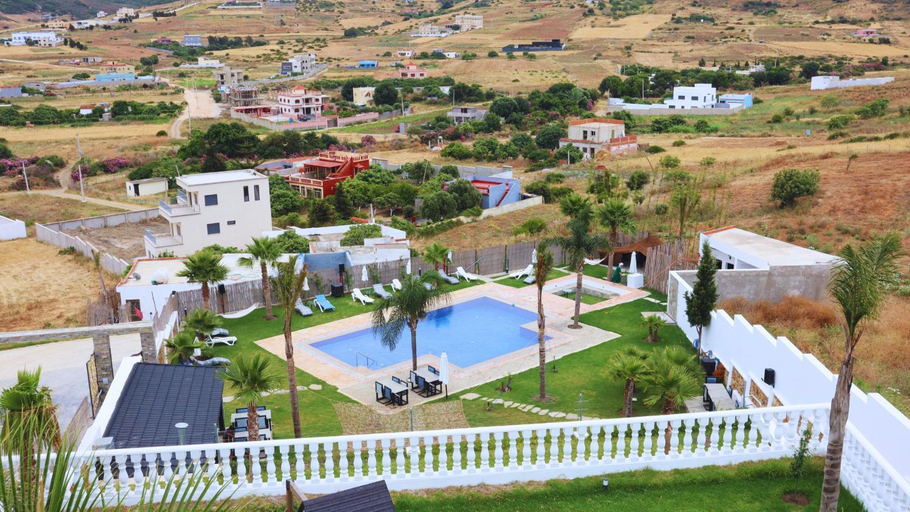 Exterior & Views