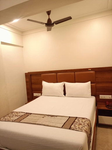 Bedroom 2, Hotel Dream Inn Thane, Thane