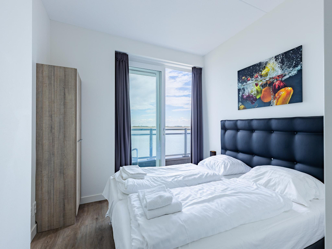 Bedroom 2, Apartment in Sint-Annaland with Water Views, Tholen