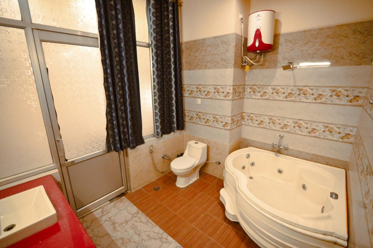 Bathroom 3, Taraji Resort, Faizabad