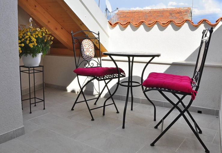 Others 5, Room with the city and sea view, Split
