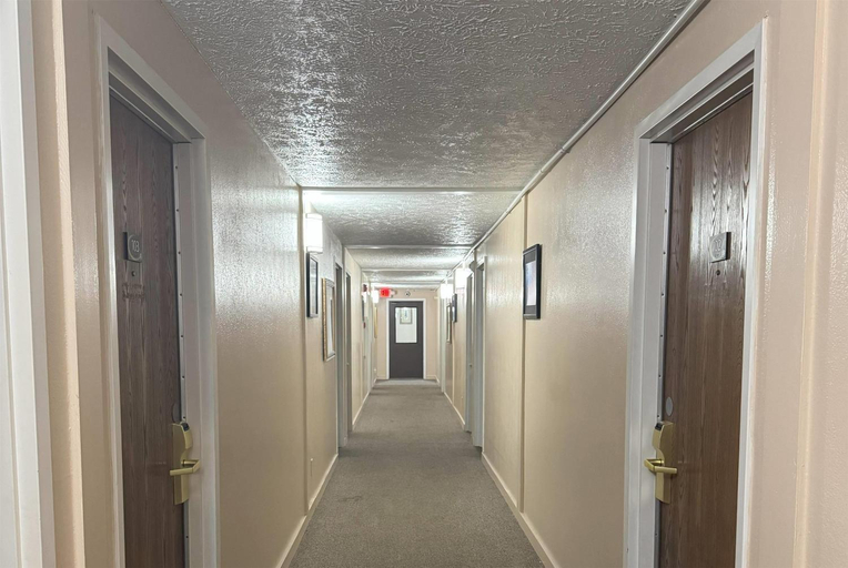 Others 5, Super 8 By Wyndham Chaska, Carver