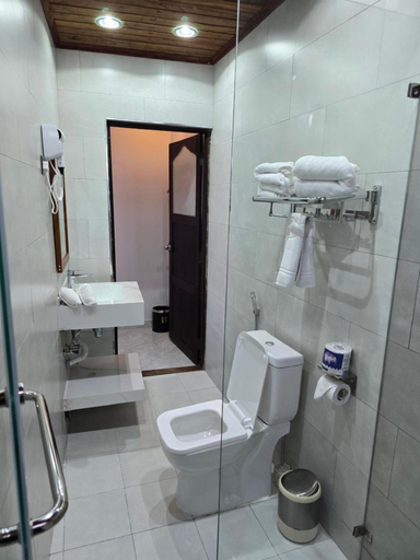 Bathroom 5, Dhow Palace Hotel, Mjini