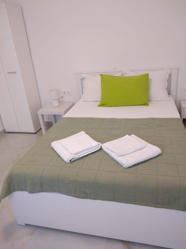 Others 3, Apartment with Terrace, Pirovac