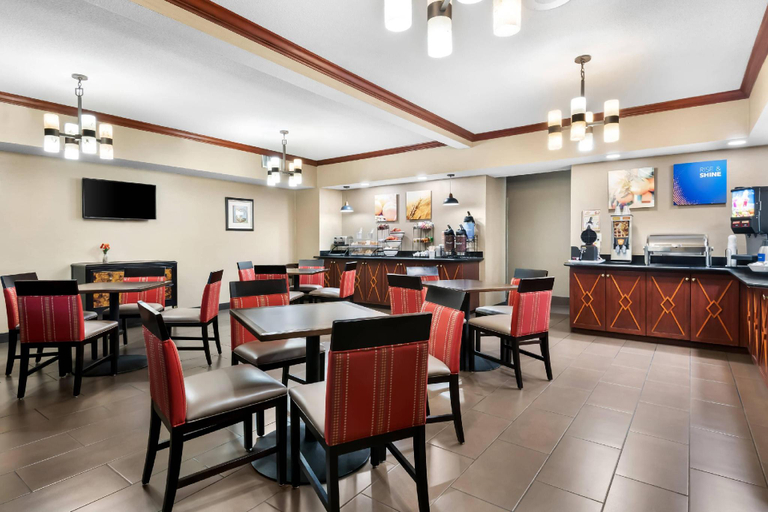 Food & Drinks 5, Comfort Inn & Suites North East, Cecil