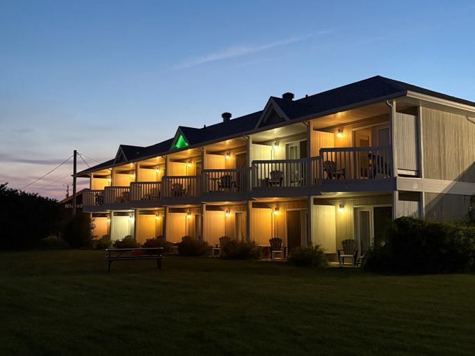 Exterior & Views