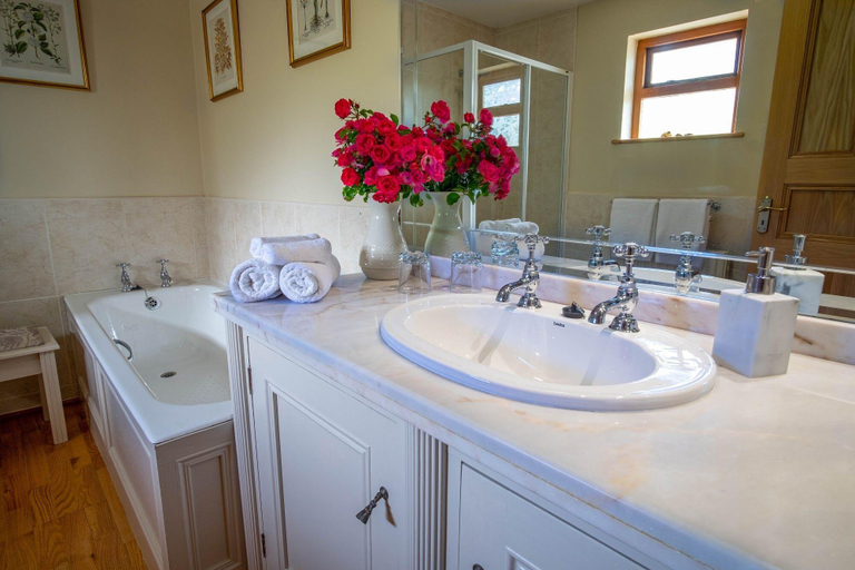 Bathroom 3, Barrow Lodge