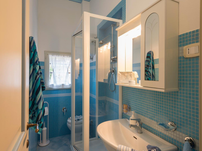 Bathroom 3, Air-conditioned flat with pool and wellness area, Perugia