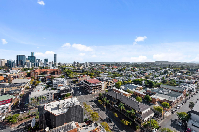Others 2, Luxurious Flat w/ Infinity Pool, Gym & Car Parking, Fortitude Valley