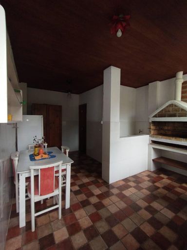 Others 3, Suites Delicia, Passa Quatro