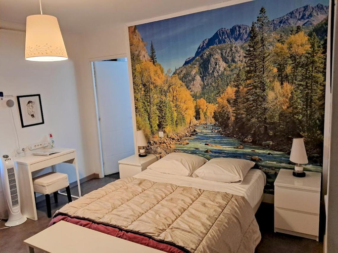 Bedroom, chambre PMR avec salle de bain privatisee avec petit dejeuner compris, Côte-d'Or
