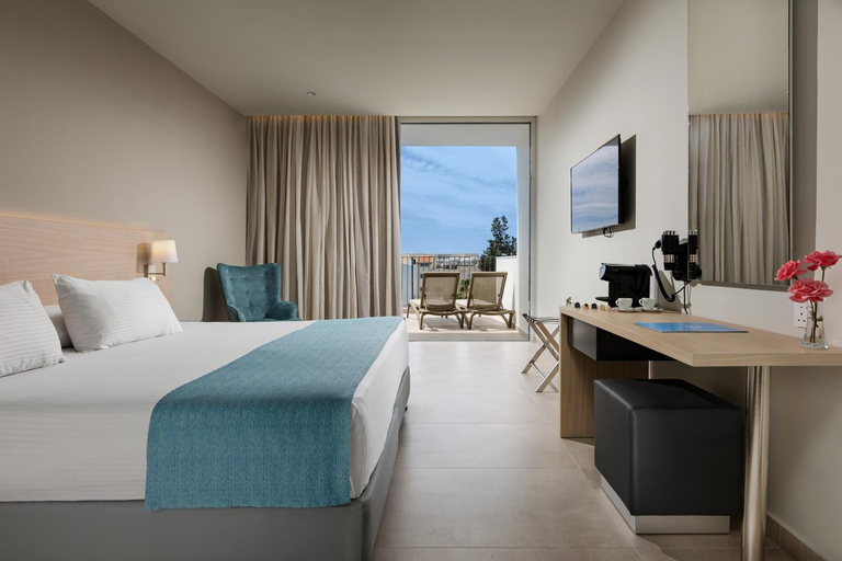 Bedroom 3, Mayfair Hotel