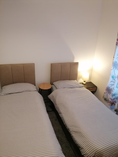 Others 5, Warrington Guest House, Stoke-on-Trent